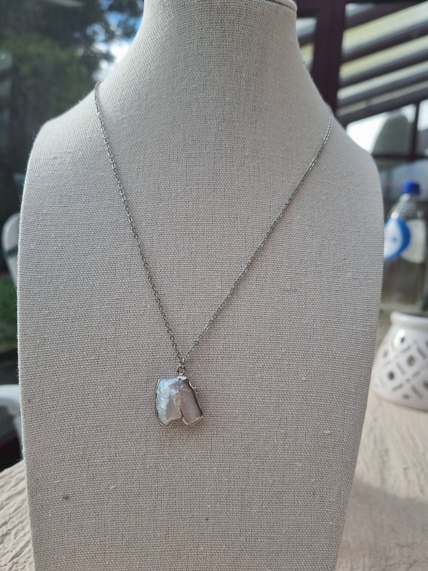 Evanescence: Collier Éclat Perlé - Charme et Unicité