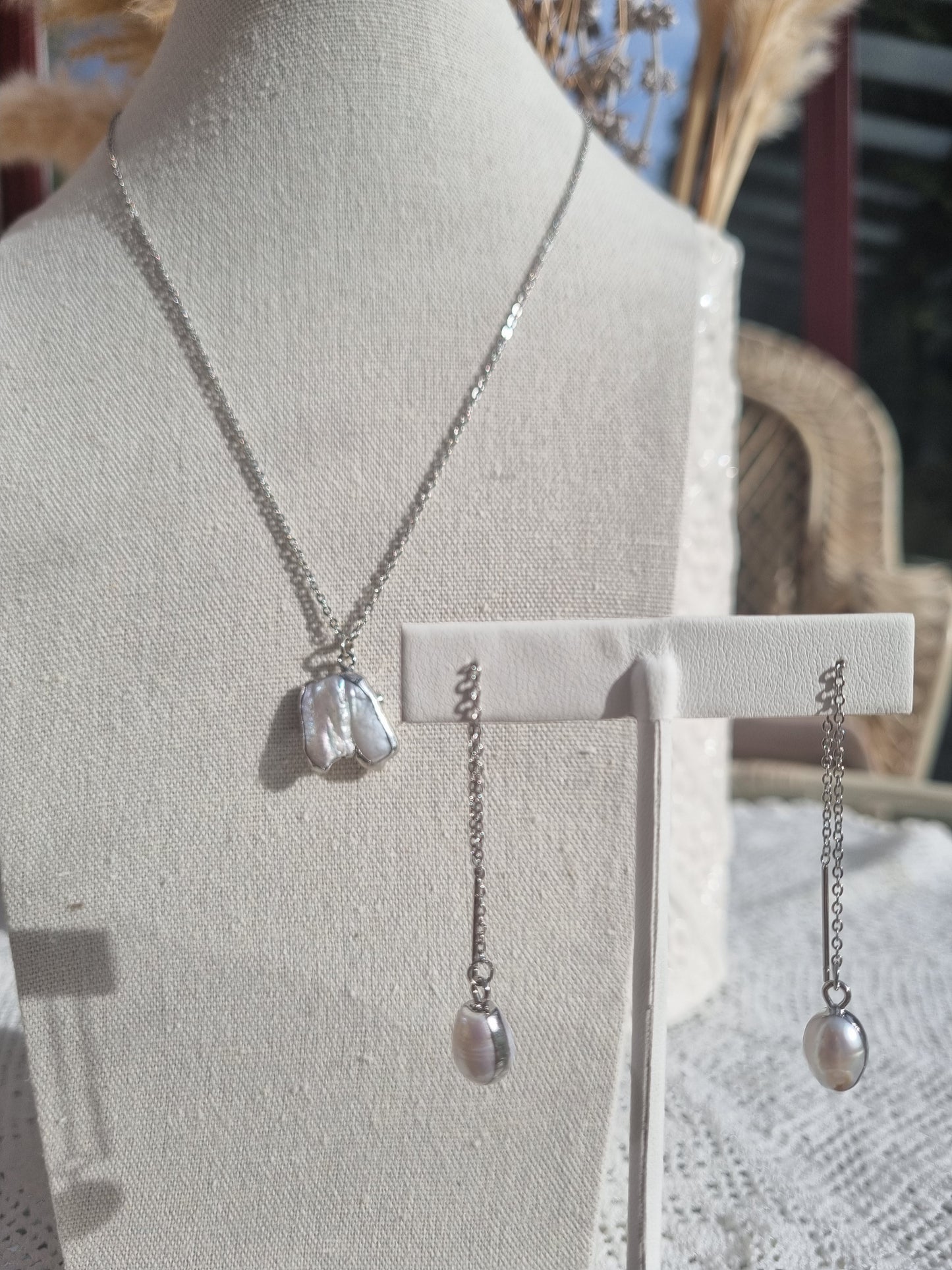 Evanescence: Collier Éclat Perlé - Charme et Unicité