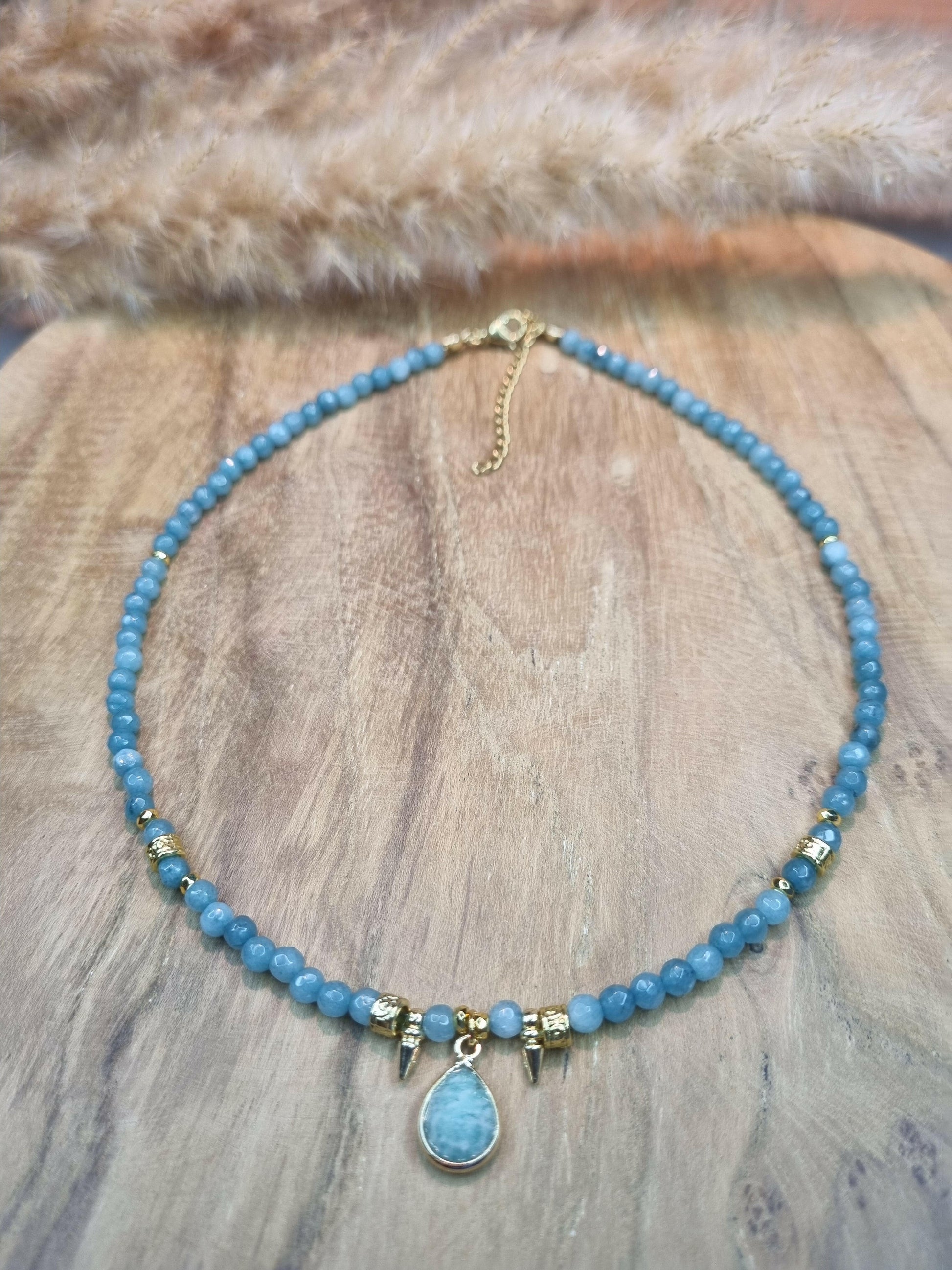 Collier Blue Azure - Élégance Artisanale | SophsCraft - Bijou Unique et Artisanat de Qualité | SophsCraft.