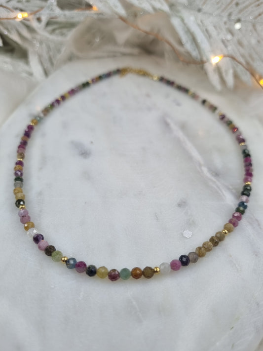 Collier Spectrum Harmony - Élégance en Perles de Tourmaline.